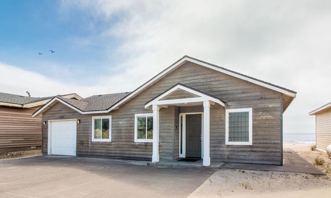 Kiwanda Shores House | Oceanfront Serendipity by the Sea #218