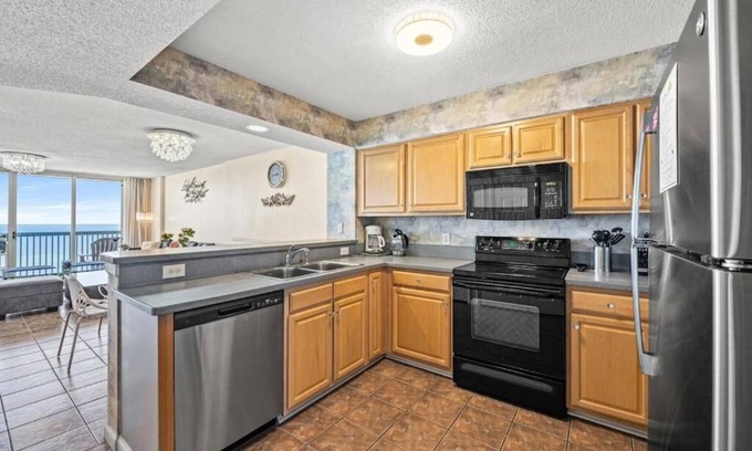Ocean Drive Condo | Oceanfront Sleeps 8 Ashworth Resort 3 bed 3 bath Free Parking Pools Lazy River