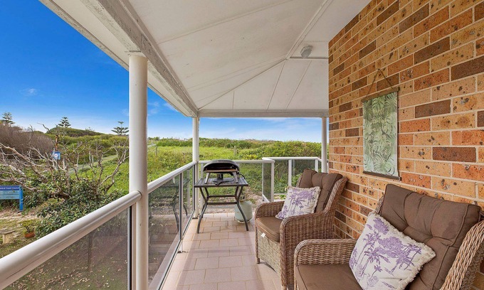 The Entrance North House | Oceans Oasis only 50m to the sand of The Entrance Beach
