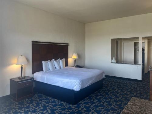 Townsite Hotel | Oceanside, CA – Marina/Camp Pendleton