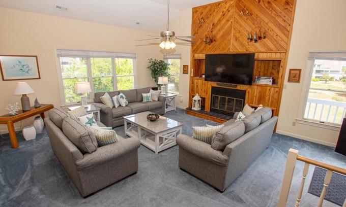 Corolla Light House | Oceanside, Close to Beach Access, Close to Shopping, Community Amenities, 717, Captains Quarters