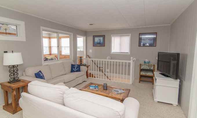 South Nags Head House | Oceanside - short walk to beach
