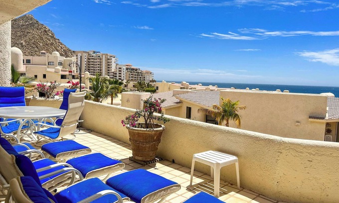 Centro Condo | Oceanview Balcony | 2 Pools | Downtown Access