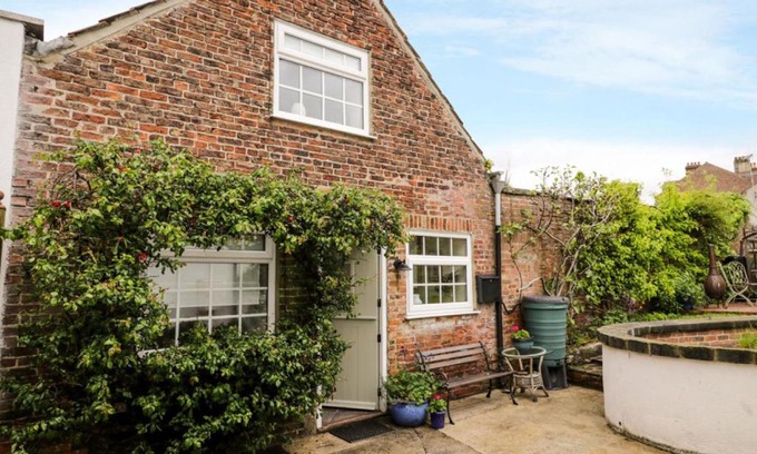 Ripon House | October Cottage