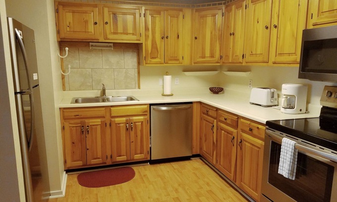 Bartlett Condo | Official Seasons RMC Condo 11B - 2 Bedroom - sleeps 6 - Dog Fees