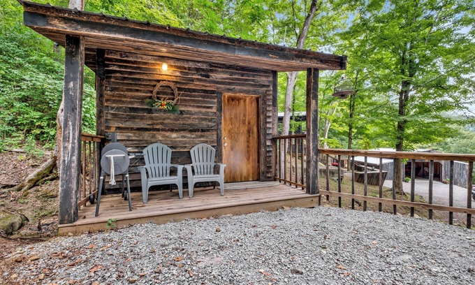 Lynx Cabin | Ohio Starlight Glamping Cabins