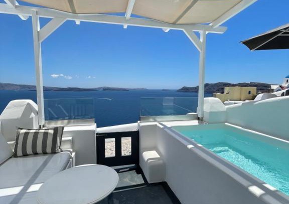 Oia Apartment | Oia Collection