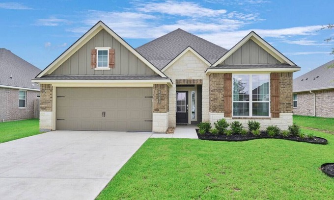 College Station House | Ol’ Army Escape ~ Beautiful & Spacious Retreat in Aggieland!
