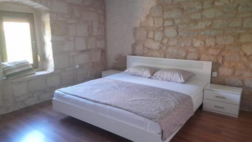 Sinj Apartment | Old house 2