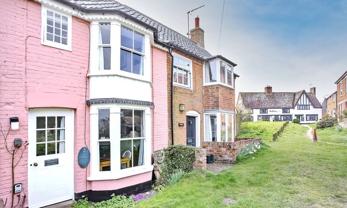 Walberswick Cottage | Old Post Office Cottage - a cottage that sleeps 3 guests in 2 bedrooms