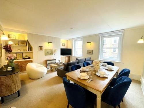 Marylebone Apartment | Old School Grandma London Experience !