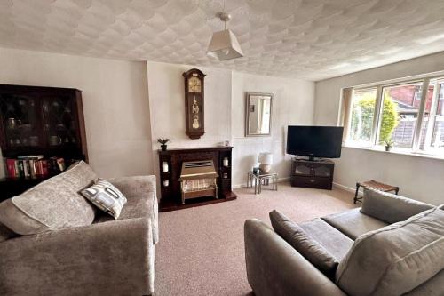 Oldham House | Oldham Bungalow Retreat: 2BD Peaceful Comfort