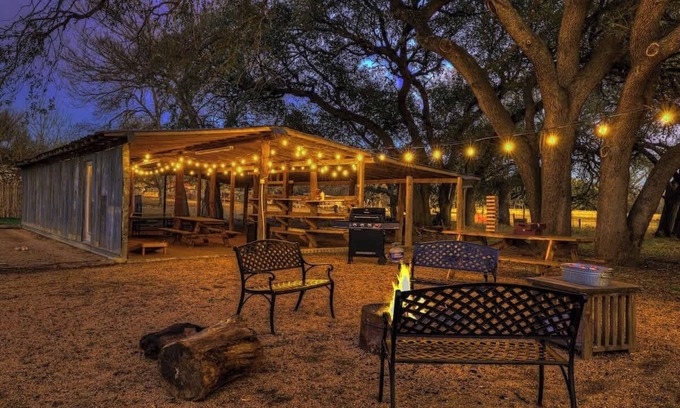 Fredericksburg House | Olive St Ranch With Hottub-grill and Party Barn