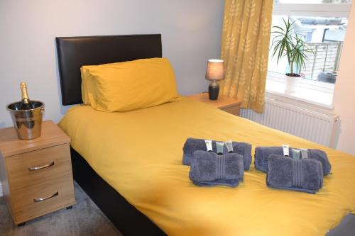 Salisbury Apartment | Olive Tree 2 bed Apartment - STAYSEEKERS