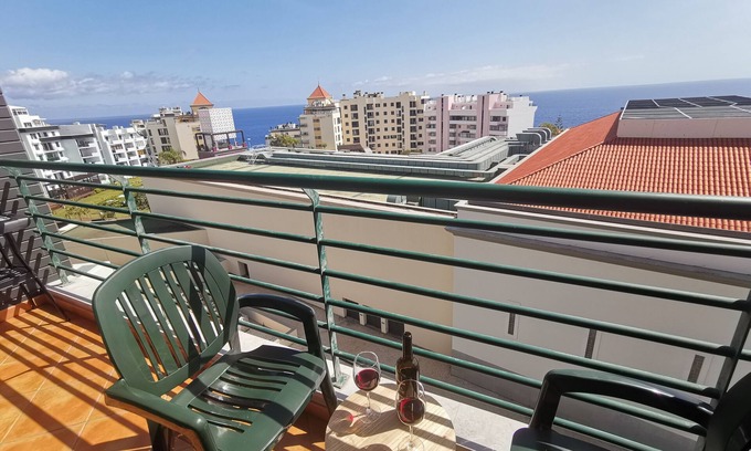 Funchal Apartment | Oliveira's Atlantic View - 2 bed apt Sleeps 6