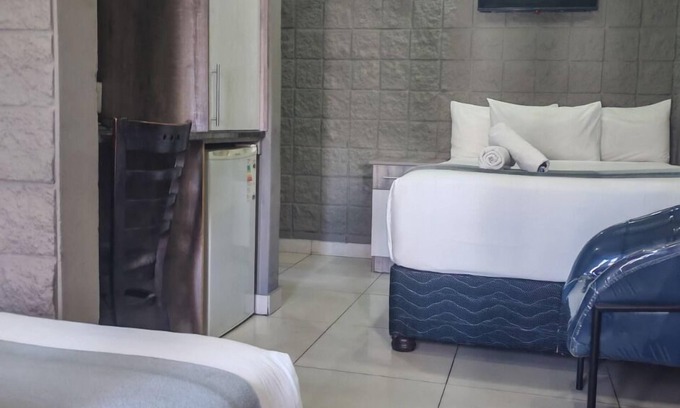 Kempton Park House | Olu Guest Lodge