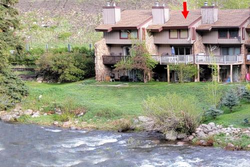 Vail Apartment | On Gore Creek, Pet Friendly, Steps from Free Bus Stop & Great Value