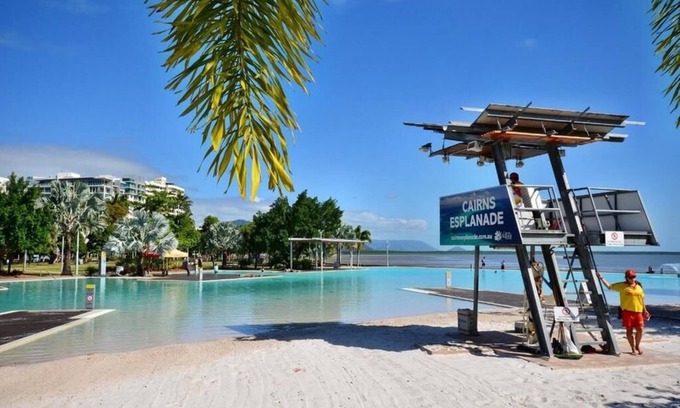 Cairns North Apartment | On the Esplanade