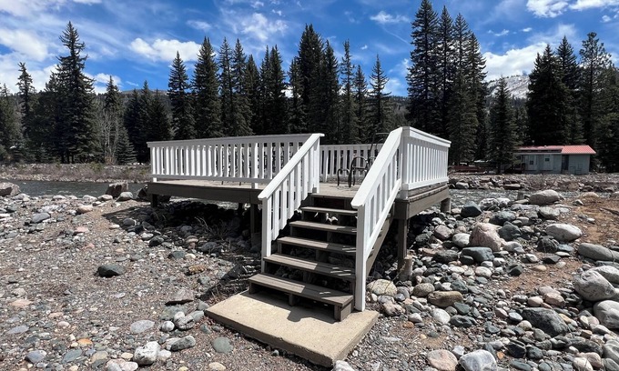 Bayfield House | On the river close to all adventure and short drive to Durango (D&S Train/Mesa Verde/Million Dollar HWY)