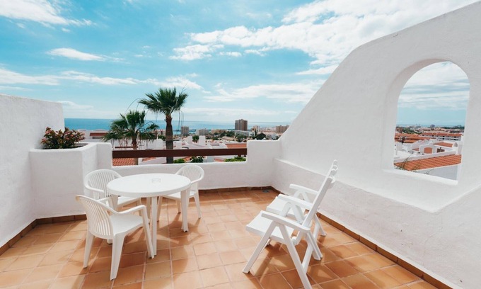 Los Cristianos Apartment | Ona Beverly Hills Suites