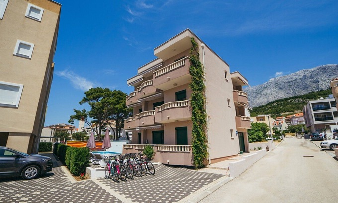 Promajna Apartment | One bedroom apartment with balcony Promajna, Makarska (A-20882-b)