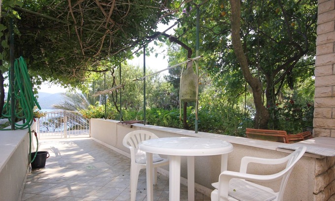 Viganj Apartment | One bedroom apartment near beach Viganj, Pelješac (A-633-e)
