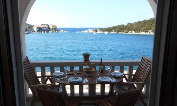 Zaklopatica Apartment | One bedroom apartment near beach Zaklopatica, Lastovo (A-8346-b)