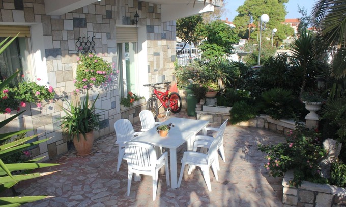 Poljana Apartment | One bedroom apartment near beach Poljana, Ugljan (A-8450-b)
