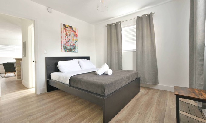 Wynwood Art District Condo | ✨ One Bedroom Chic and Cool - Large (Full Kitchen)