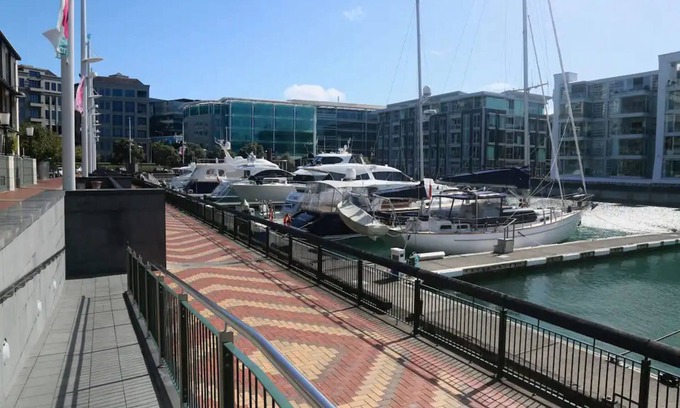 Auckland Central Business District House | One-bedroom loft in Viaduct by Zodiak Stays