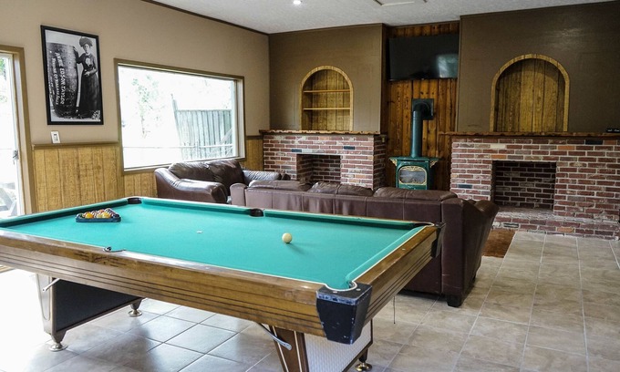 Chippawa House | One mile from the Brink of Niagara Falls