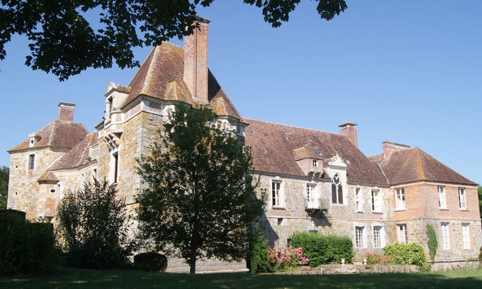 Saint-Pierre-du-Mesnil House | One night in a medieval castle