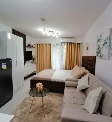 Cebu Apartment | One Oasis Cebu Resort Condominium Mabolo Cebu studio Smart TV, Wifi