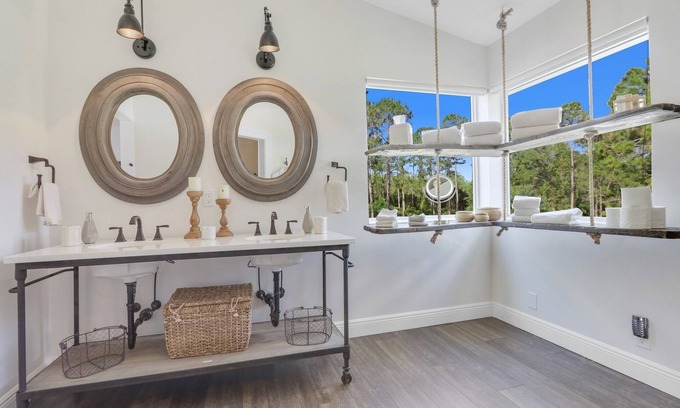Jupiter House | One of A Kind Waterfront Retreat with Scenic Views & Designer Interiors