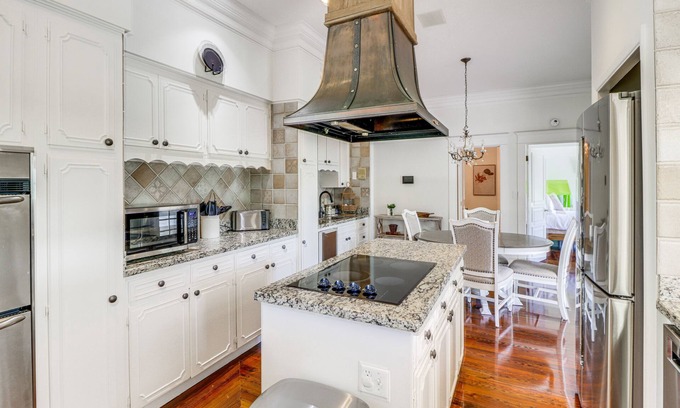 Historic District House | Opulent Ocala Mansion w/Private Pool & Hot Tub!