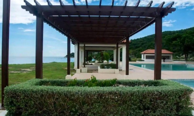 Portmore Apartment | Ornella Villa, 2-Beds, Sleeps 4 - Pool & Parking
