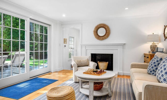 Wianno House | Osterville Retreat – A/C, WiFi & Pet-Friendly