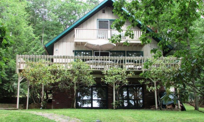 Swanton House | Our Golden Retreat Five-Bedroom Holiday Home