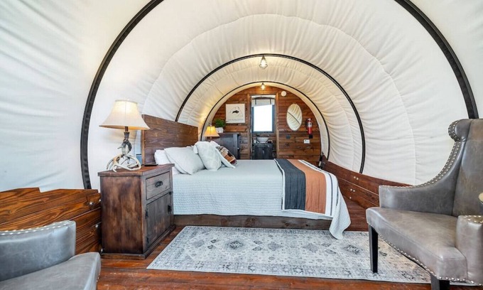 Virgin Cabin | Outdoor Fun Wagon #26 By The Pond w/1 King bed and outdoor kitchen
