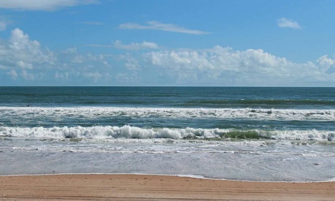 Bostroms Resort | Outdoor Getaway! 2 Stylish Units w/Kitchen, Beach, Pool, Surfing, Parking