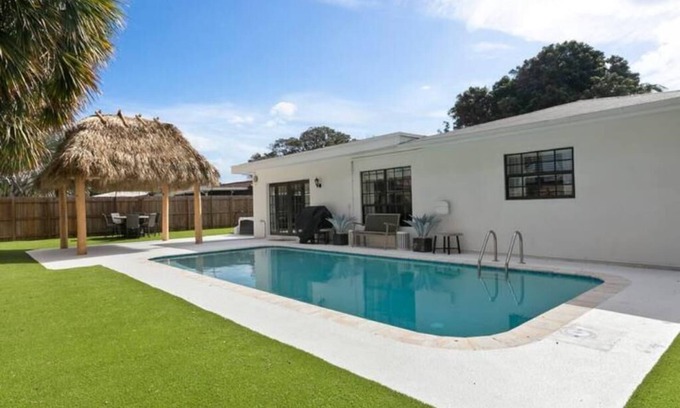 Lighthouse Point House | Outdoor Oasis Heated Pool, Hot Tub, Fire Pit, Tiki, Games