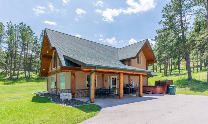 Rapid City Cabin | Outlaw Inn | 3 Bed, 2 Bath