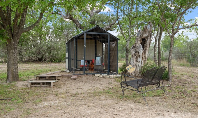 Fredericksburg Cabin | Outlaw Love 1 Bedroom Cabin by Redawning