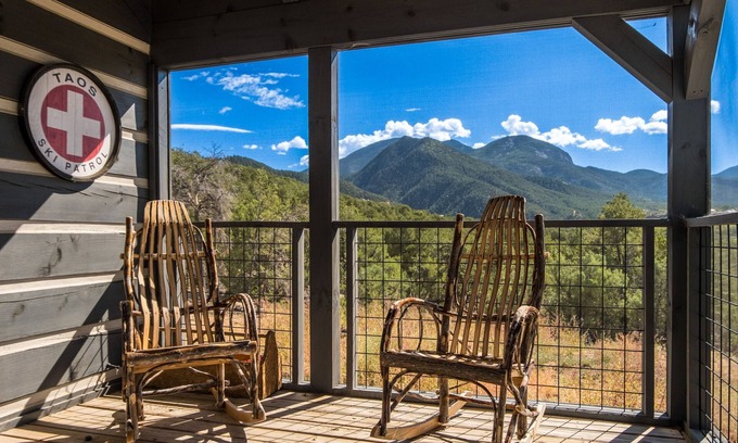 Valdez Cabin | Overlook Cabin - Valdez, NM