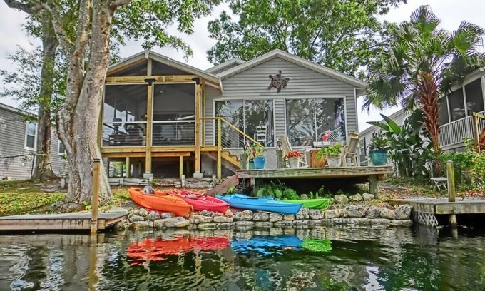 Spring Hill House | Overlook Retreat - Weeki Wachee River