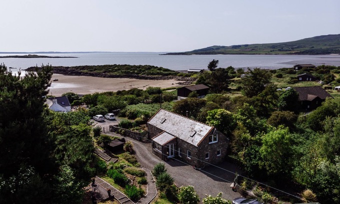 Castle Douglas Cottage | Owl Cote - a cottage that sleeps 5 guests in 3 bedrooms