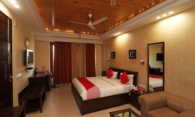 Ghata Hotel | OYO 26915 Hotel North East Residency