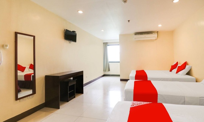 Bakilid Hotel | OYO 898 Berts Condotel