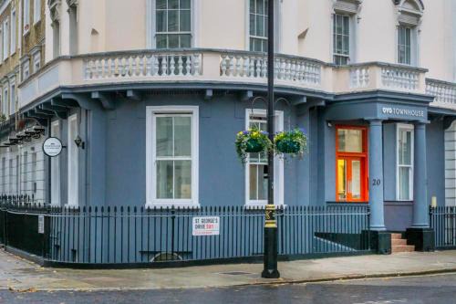 Warwick Hotel | OYO Townhouse New England, London Victoria