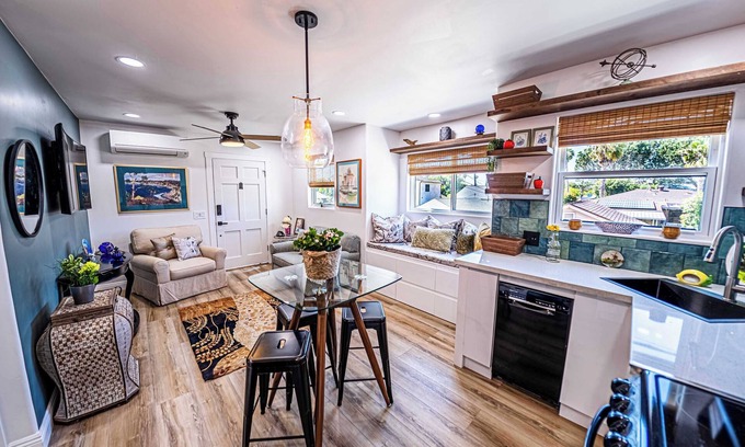 Crown Point Apartment | Pacific Beach - Beach - Tranquil - Comfortable